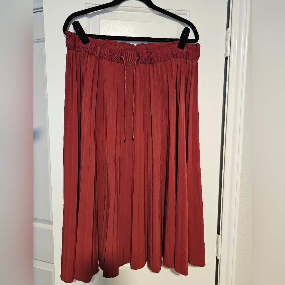 Athleta Pleated Maroon Skirt Elastic Waist With Tie Large